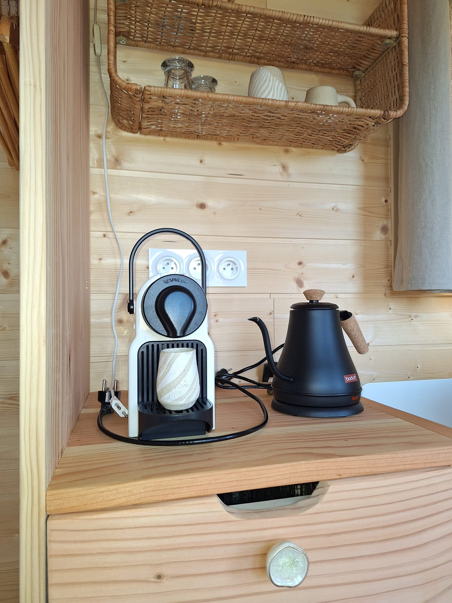 Bouilloire et cafetière © Véronique Jacquet